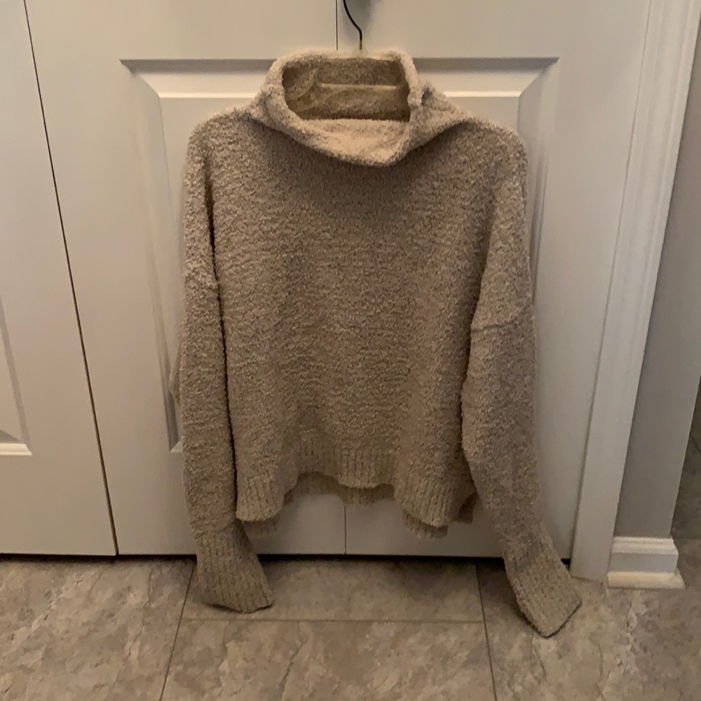 Ugg sweater beige. Worn once